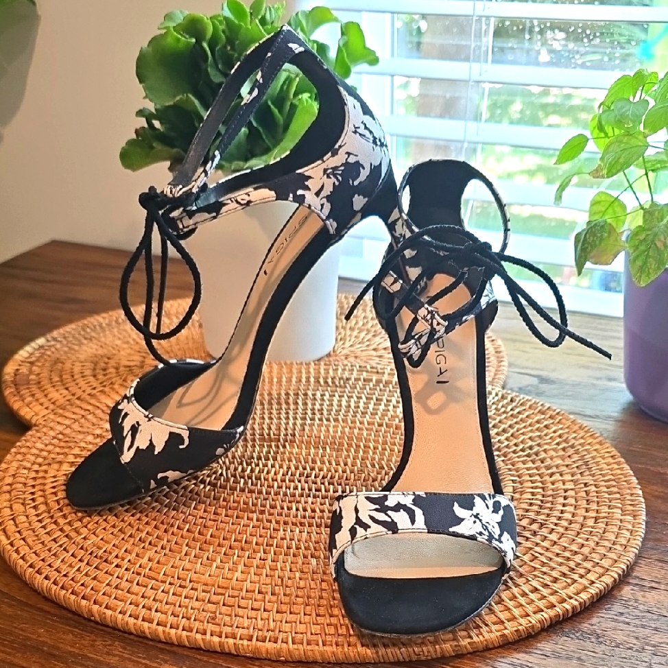 Via Spiga Black And White Lace-Up Heels